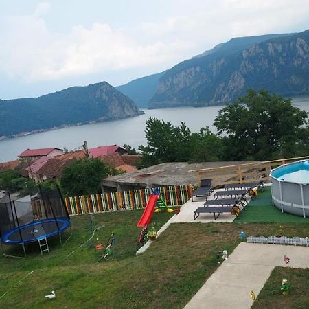Casa De Vacanta Maga Дубова Экстерьер фото