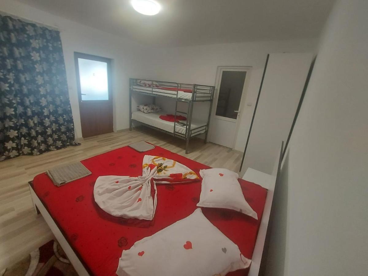 Casa De Vacanta Maga Дубова Экстерьер фото