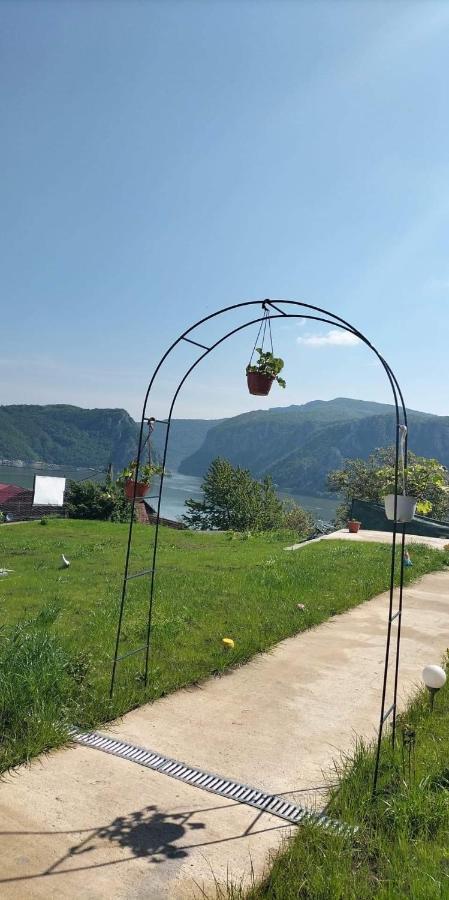 Casa De Vacanta Maga Дубова Экстерьер фото
